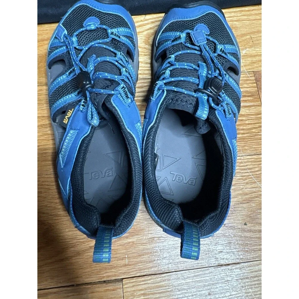 Teva Youth Water Sandals Blue Size 4 Bungee Cord Lace System Closed Toe Outdoors